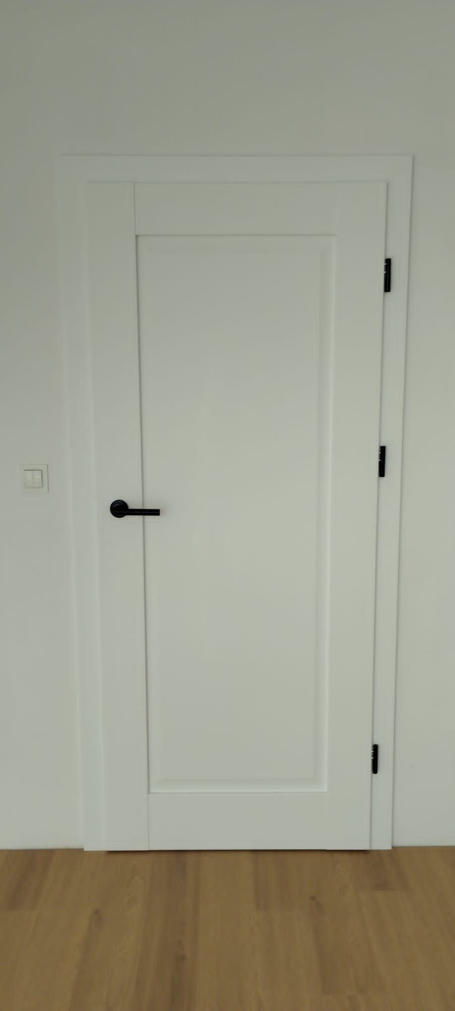 Drzwi - Drzwi białe panelowe klamka czarna