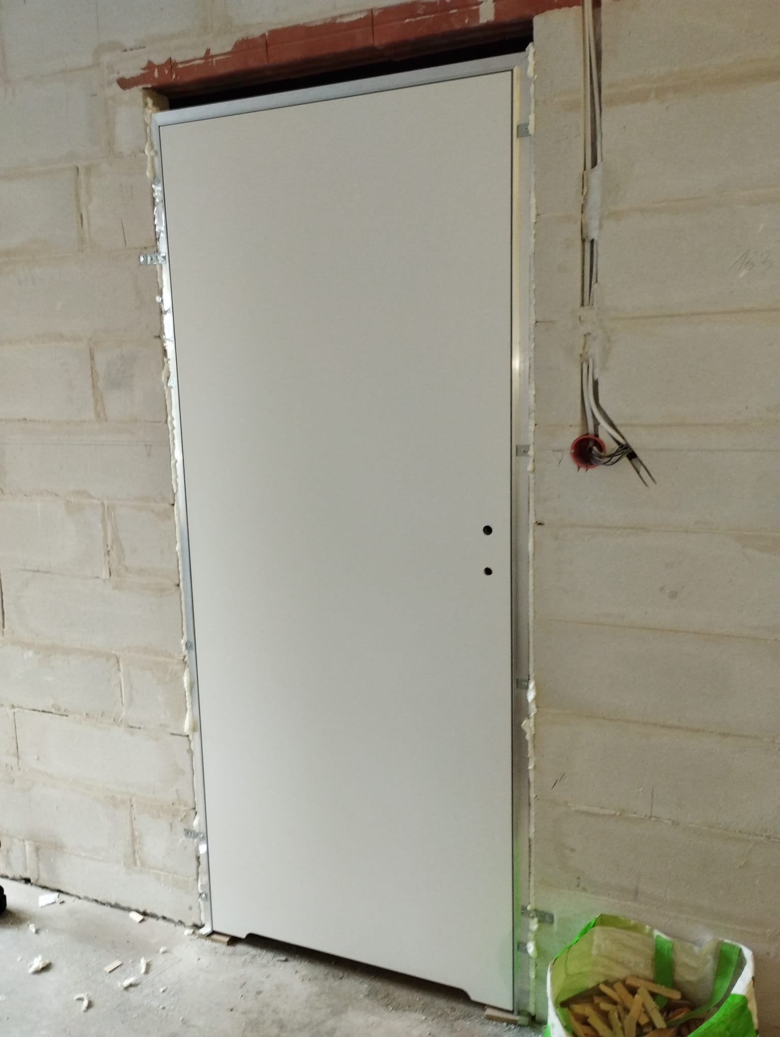 Drzwi - Drzwi białe panelowe salon