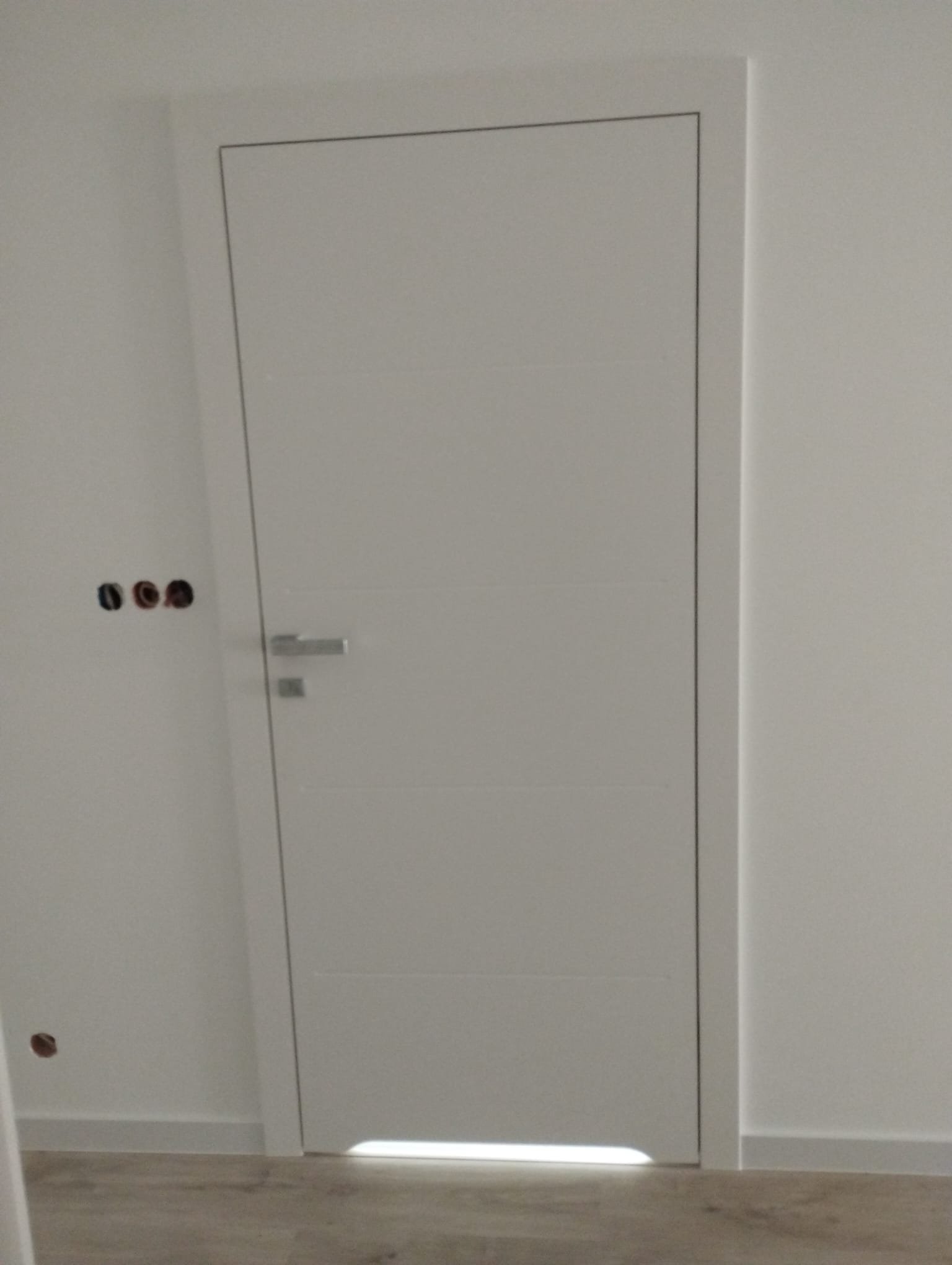 Drzwi - Drzwi białe rownolegly rowek