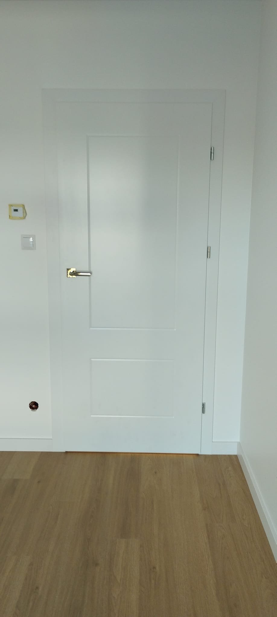 Drzwi - Drzwi białe złota klamka