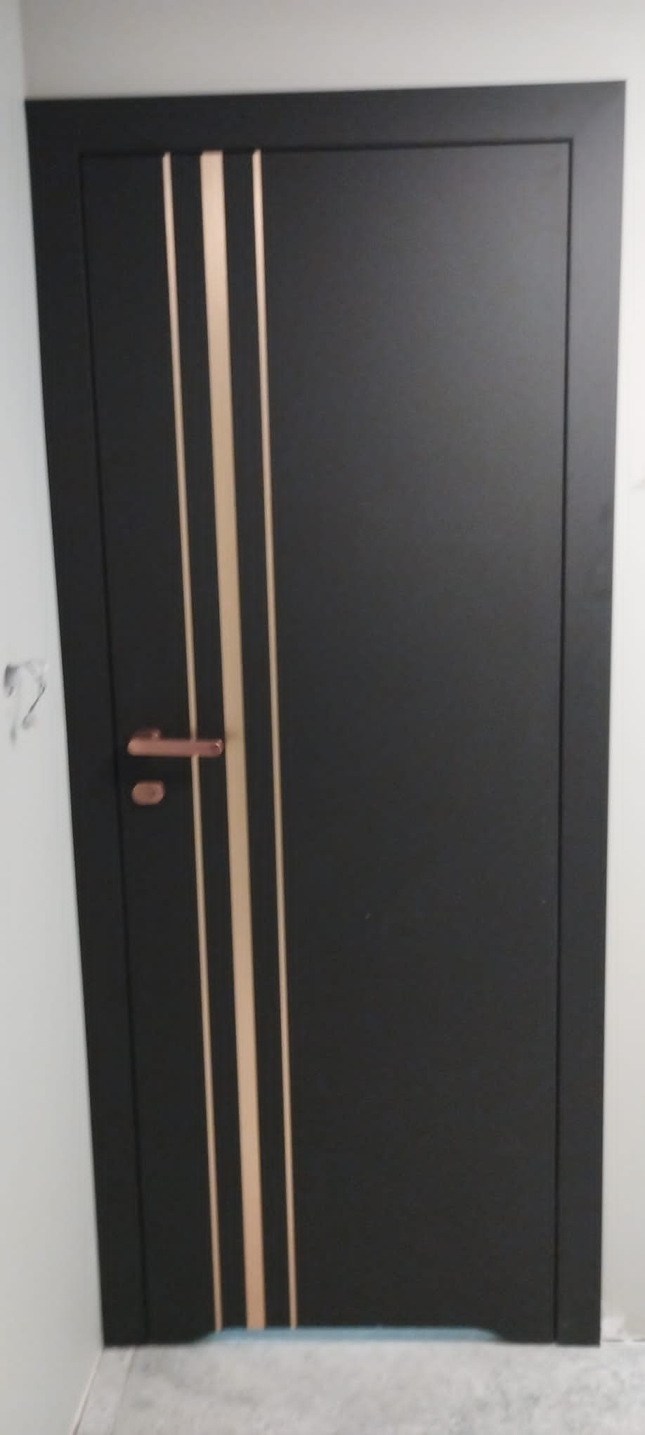 Drzwi - Drzwi czarne złoty akcent