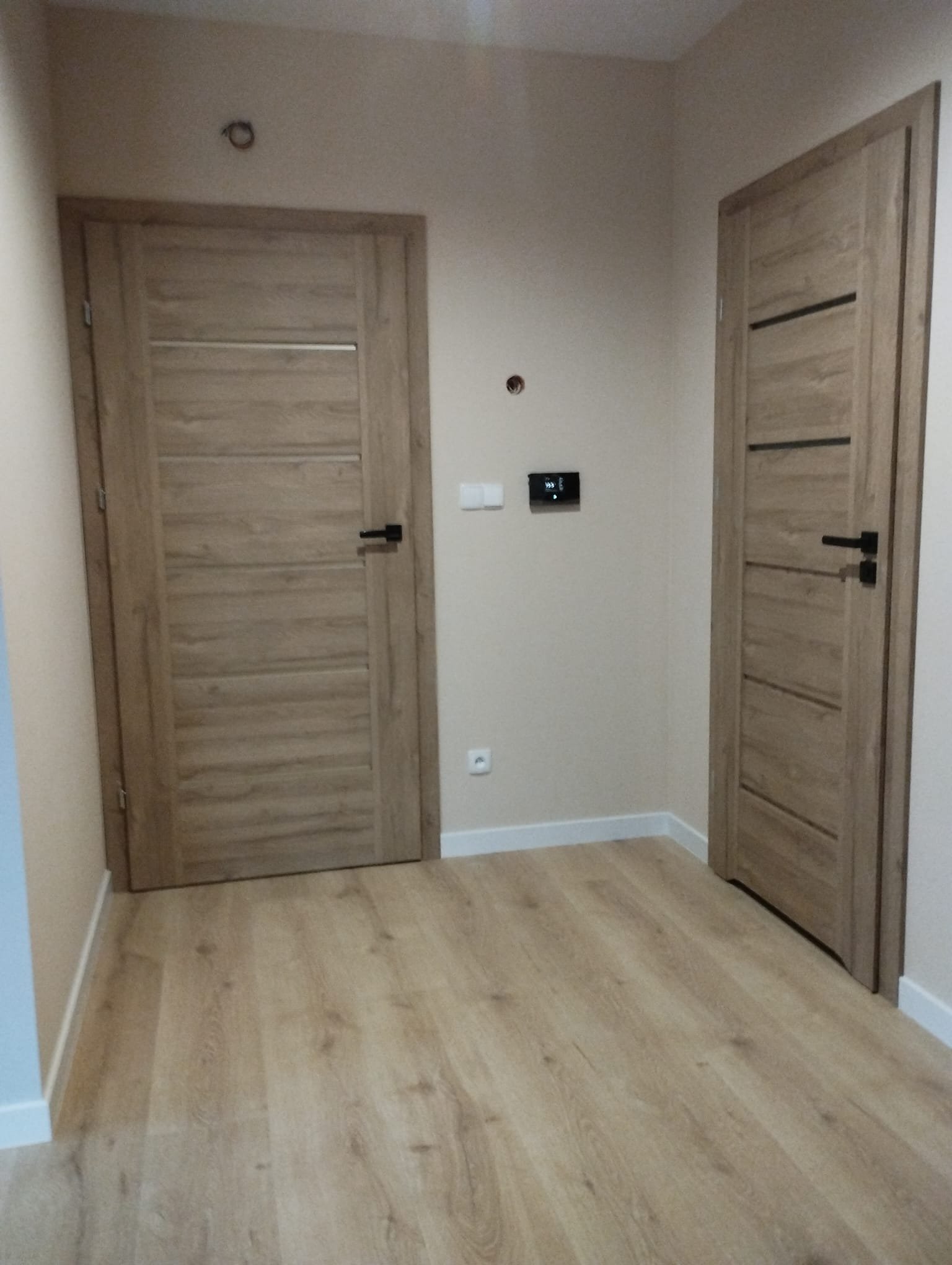 Drzwi - Dwa drzwi dębowe pokoje