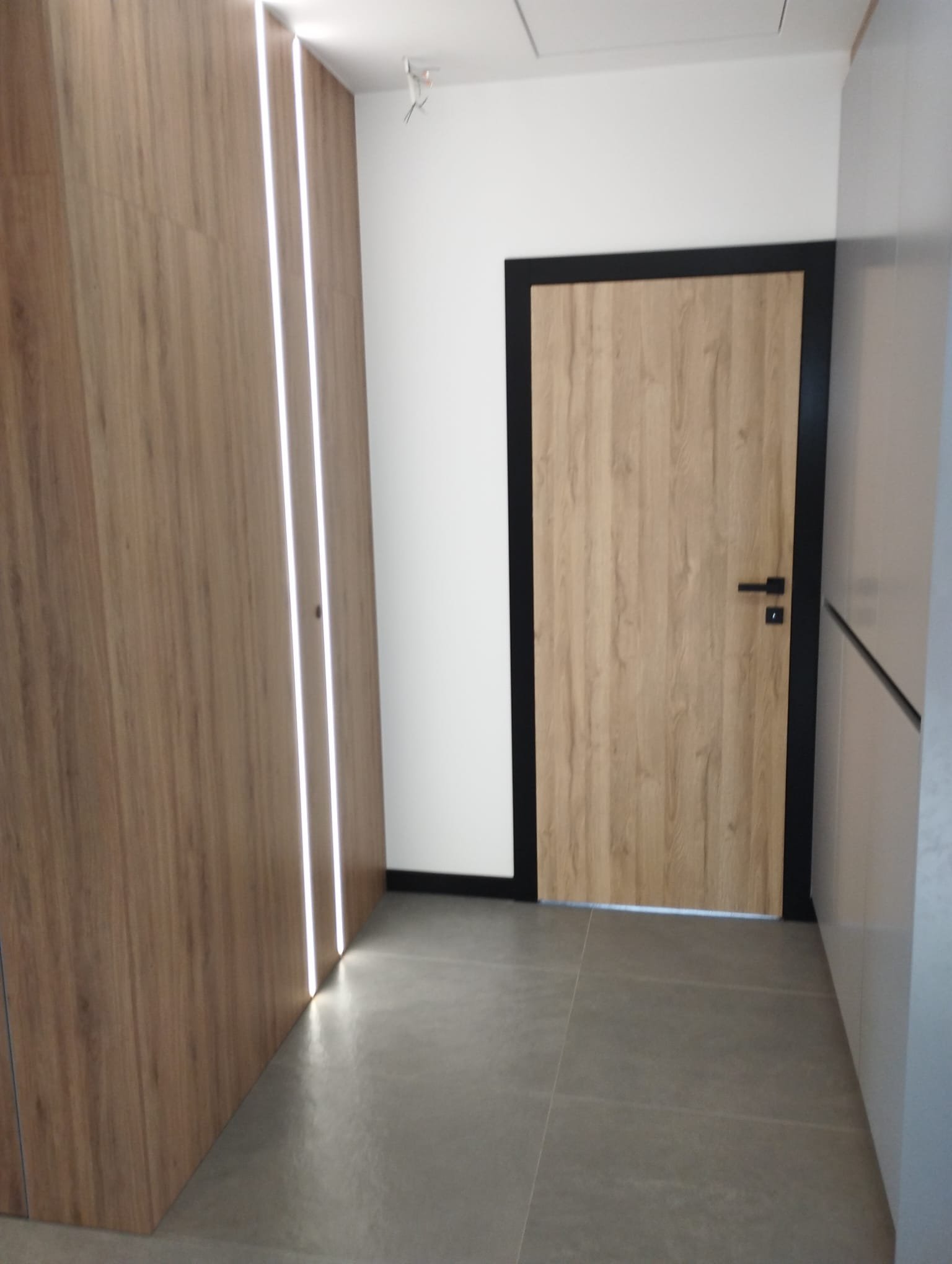 Drzwi - Wejście drzwi drewno czarna ramka