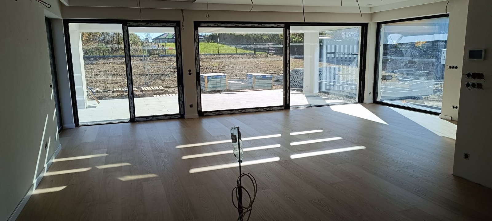 Podłogi - Podłoga deska salon przeszklenia