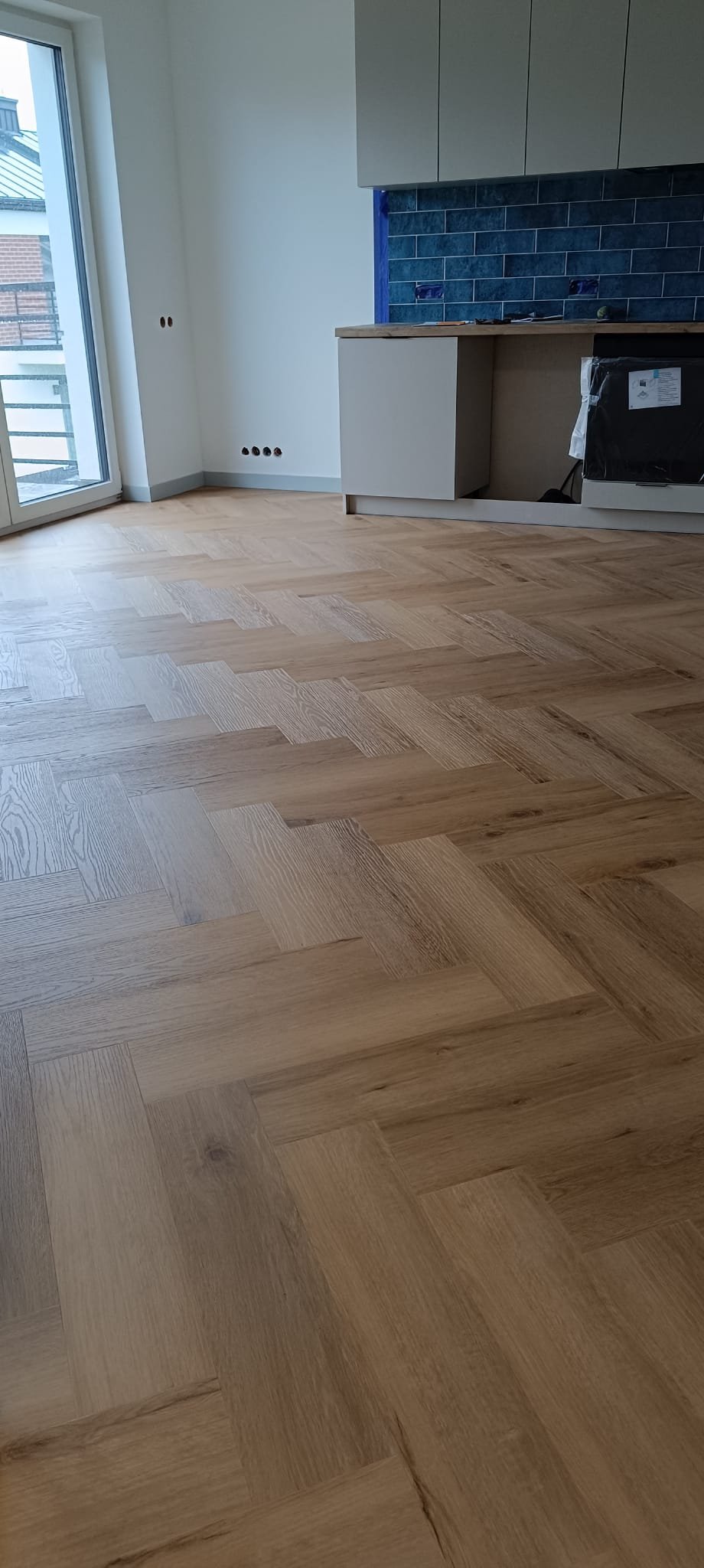 Podłogi - Podłoga jodełka kuchnia balkon