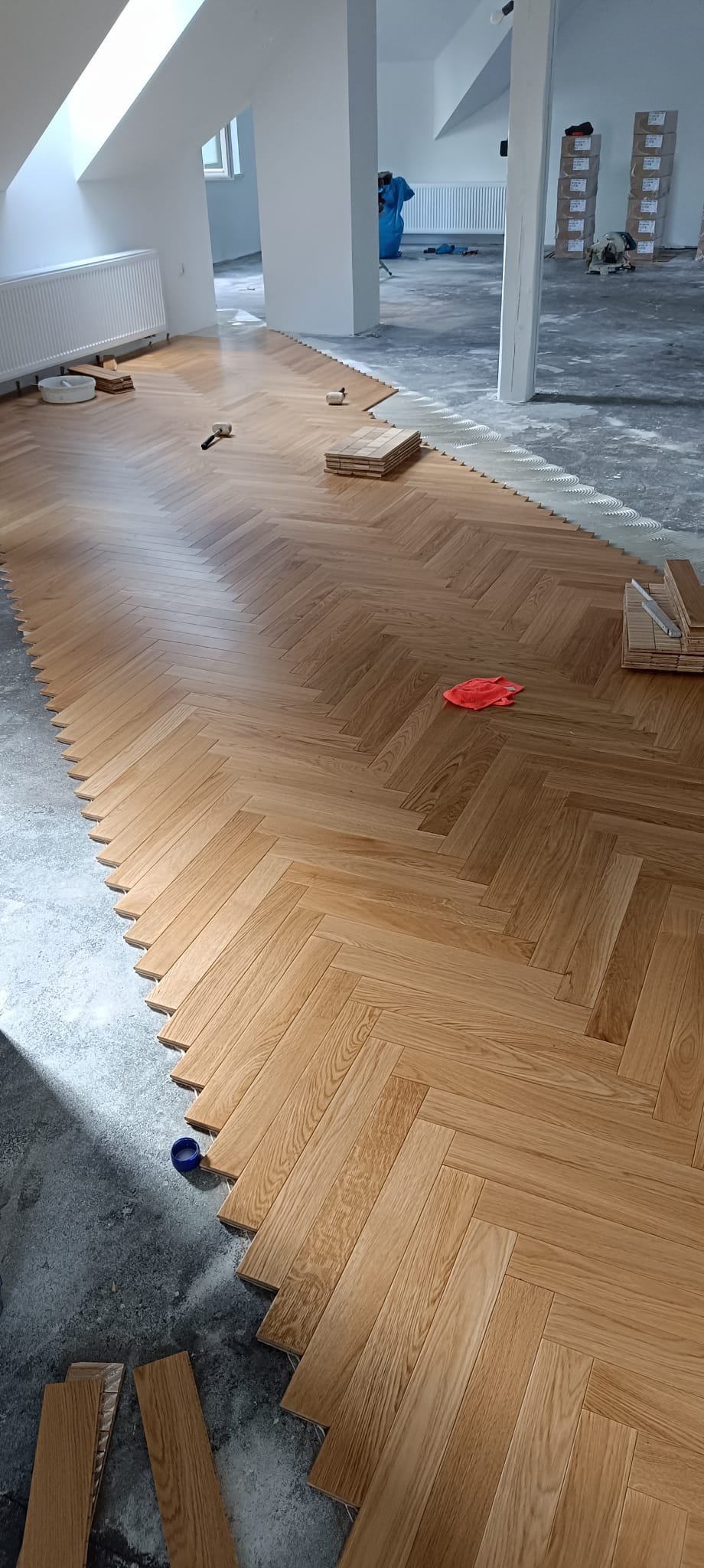 Podłogi - Podłoga jodełka montaż szachty