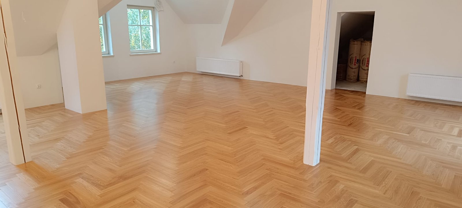 Podłogi - Podłoga jodełka poddasze wnętrze