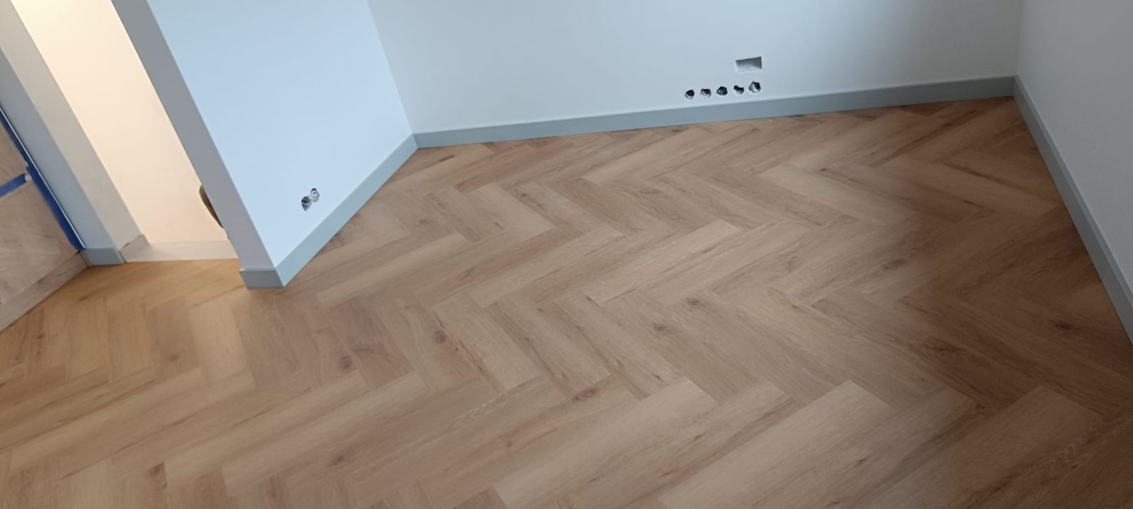 Podłogi - Podłoga jodełka pokój instalacje