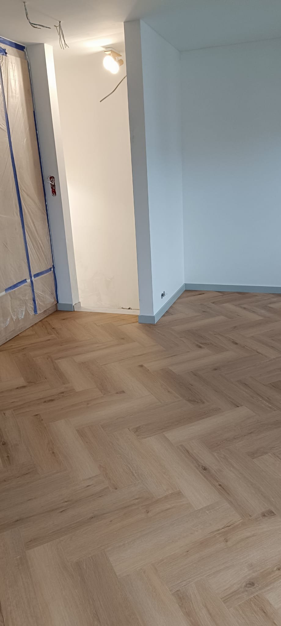 Podłogi - Podłoga jodełka salon naroznik