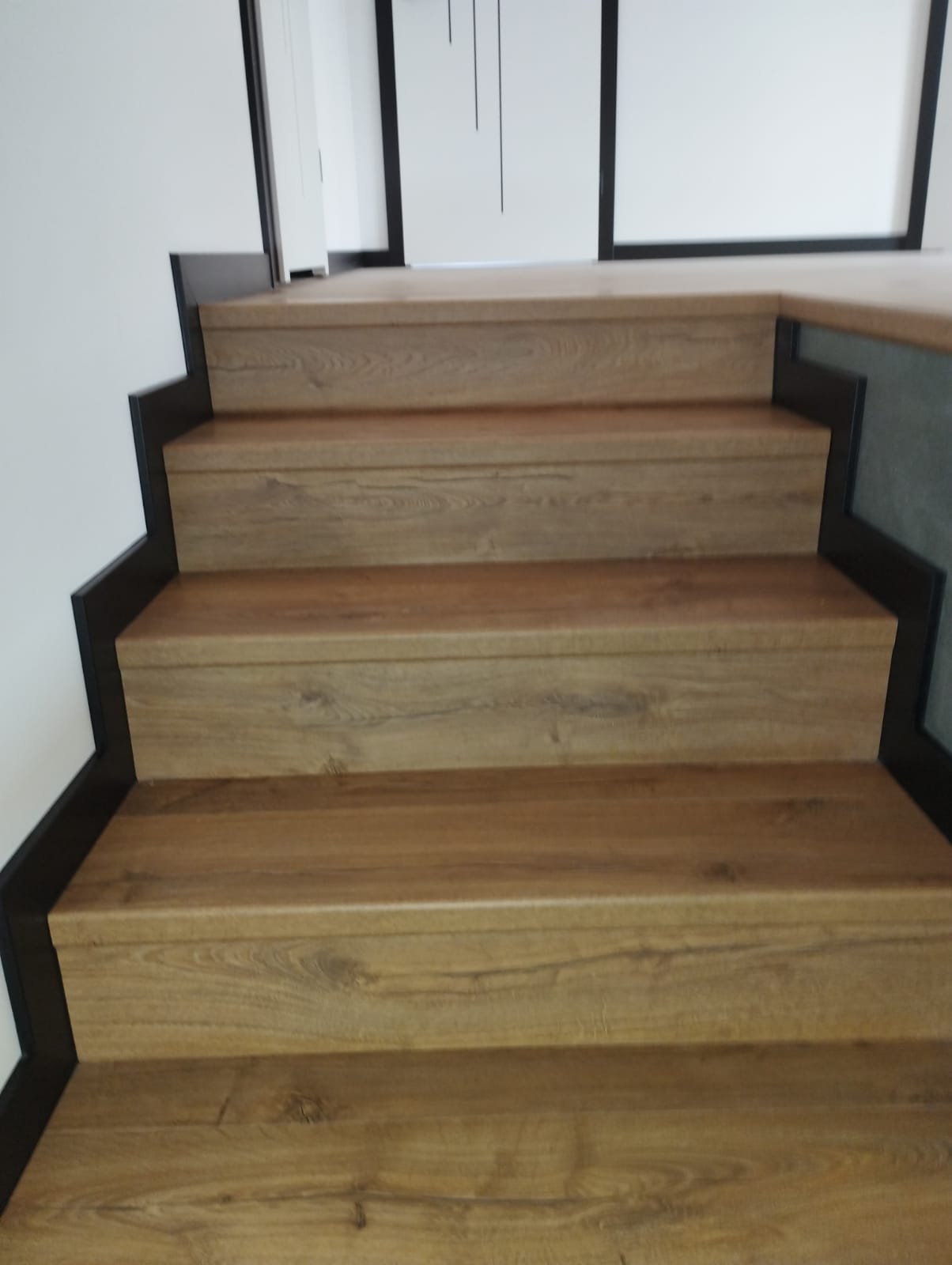 Schody - Schody platforma brzeg czarny